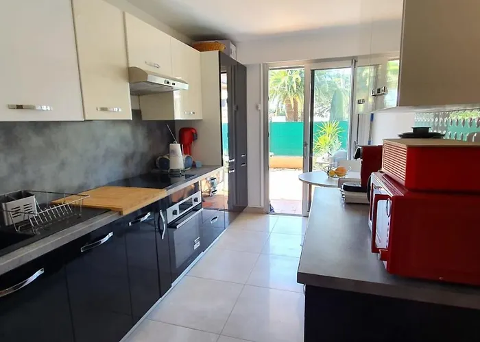 Beautiful With Terrace - Saint-raphael