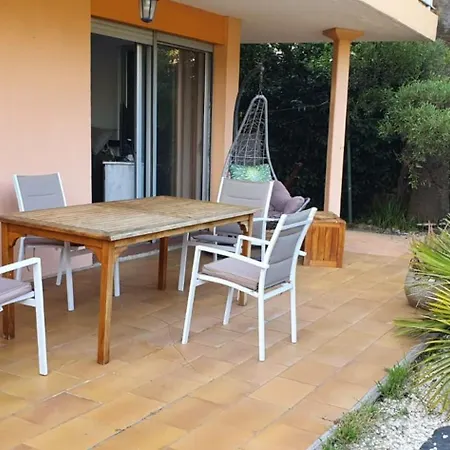 Апартаменты Beautiful With Terrace - Saint-raphael