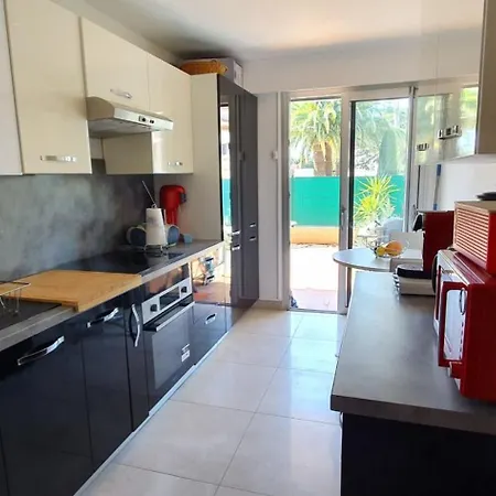 Beautiful With Terrace - Saint-raphael