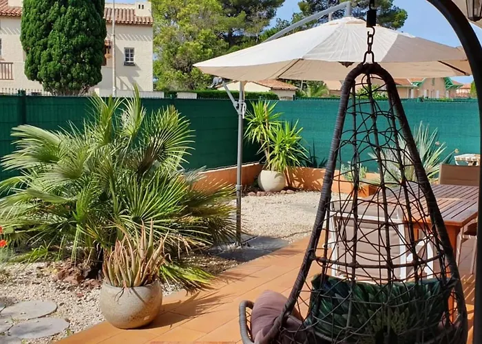 Апартаменты Beautiful With Terrace - Saint-raphael